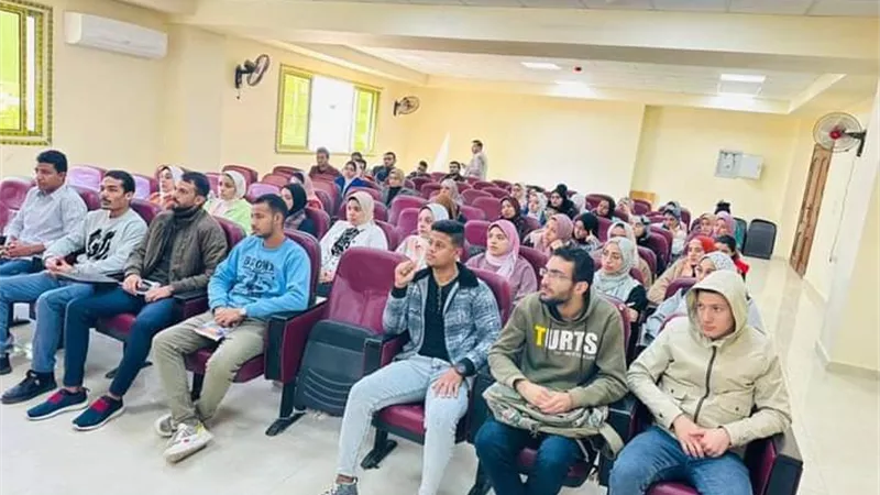 استمرار محاضرات مكافحة الفساد بكلية العلوم السياسية ببني سويف