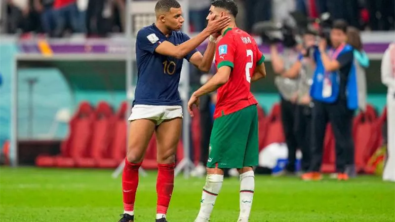 منتخب عظيم.. مبابى معلقاً على أداء 