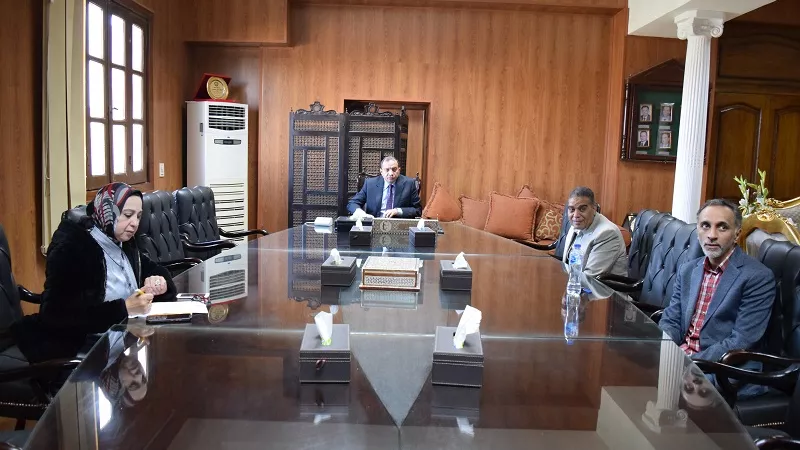 بدء الترجمة من اللغة العربية للصينية بمركز اللغات بجامعة بنى سويف
