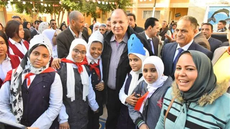 محافظ أسيوط يفتتح معرض المشغولات اليدوية للطلاب ذوى الهمم