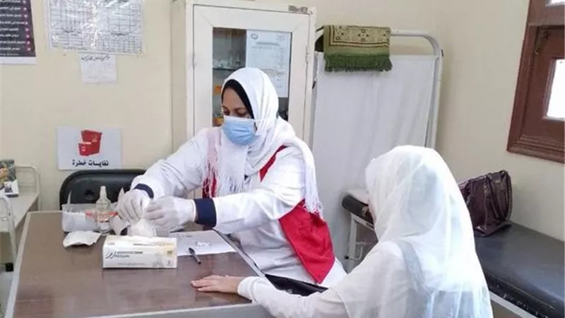 الصحة: فحص 1.2 مليون طالب بالصف الأول الإعدادي للكشف عن فيروس 