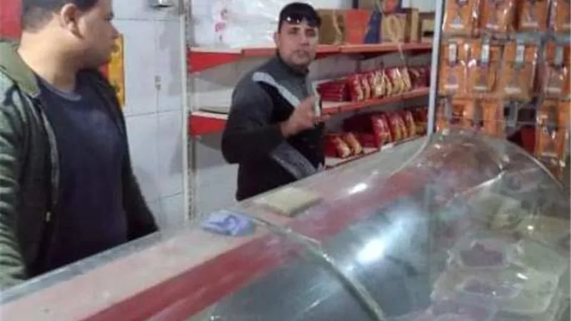 ضبط 1211 كجم لحوم ودواجن وأسماك مخالفة بالعاشر
