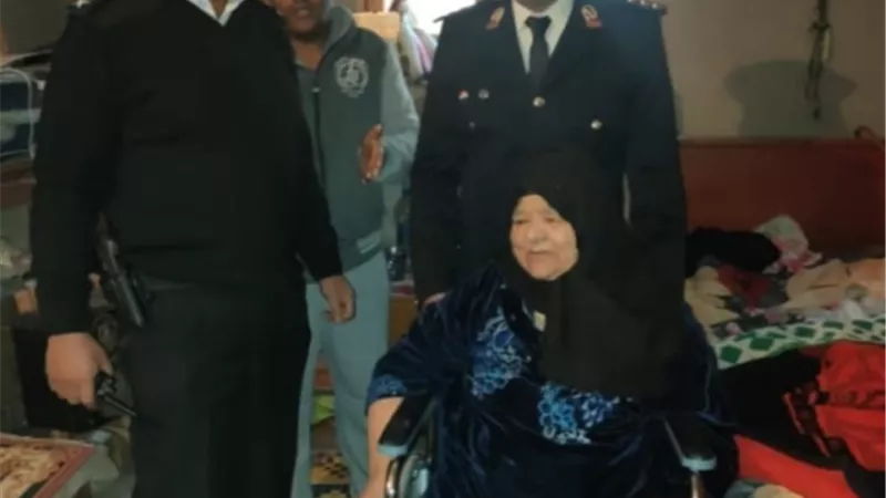 في استجابة فورية.. وزارة الداخلية تهدي مواطنة كرسي متحرك بقنا