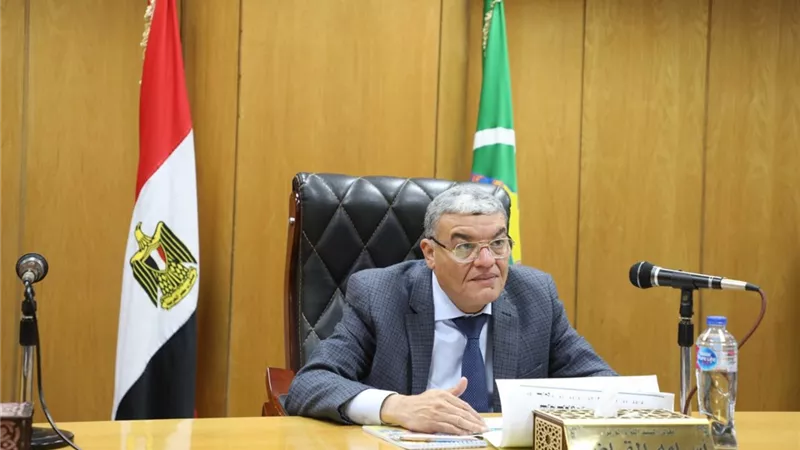القاضي يناقش نسب ومعدلات تنفيذ مشروعات المبادرة الرئاسية حياة كريمة