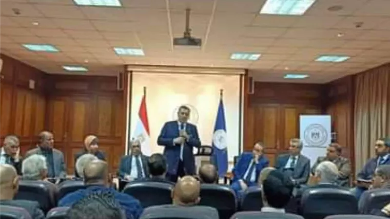 وزير السياحة والآثار:ننسق مع الطيران لزيادة عدد المقاعد الي 3 أضعاف