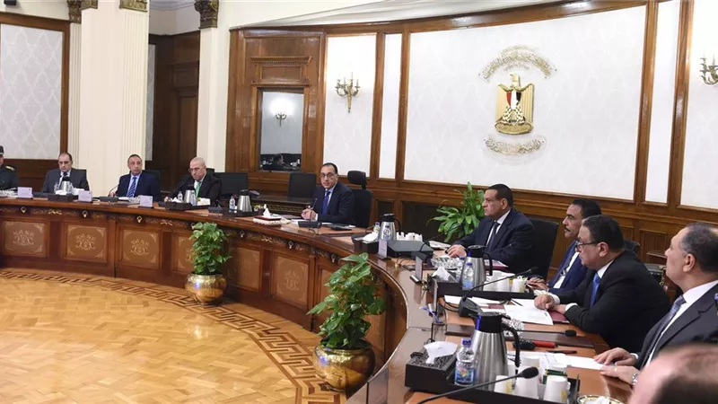 رئيس الوزراء يتابع المشروعات التنموية والخدمية بالإسكندرية ومطروح