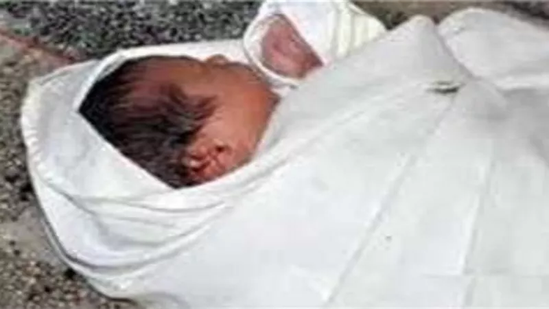 العثور علي طفلة رضيعة ملقاه على الطريق بسمالوط