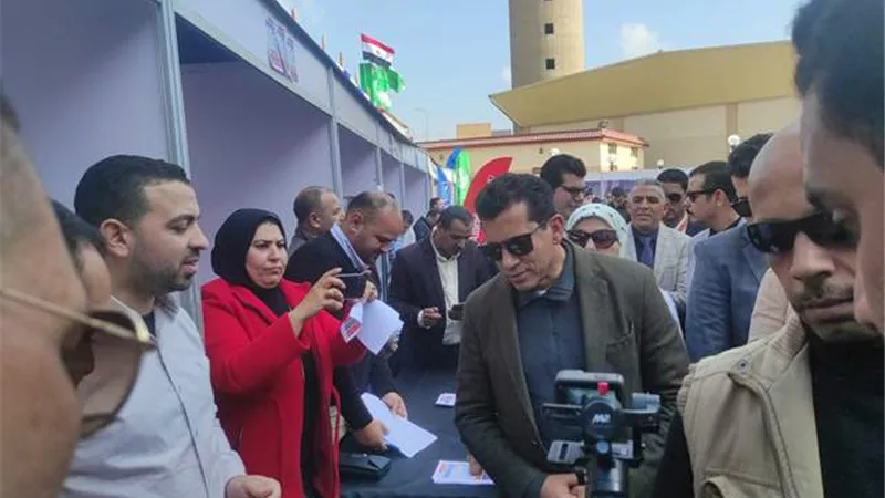 وزير الشباب يواصل جولته المكوكية بالشرقية