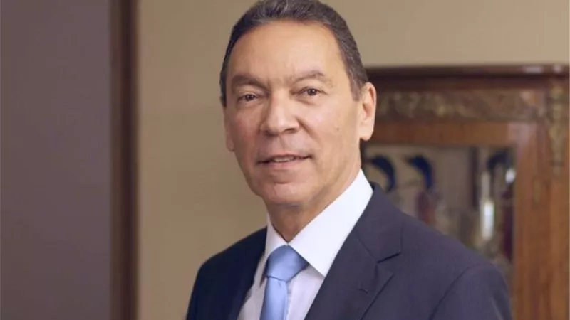 هاني الناظر يجيب على «سؤال»: «لماذا يقوم بكتابة الأدوية المصرية بدلًا من المستوردة؟»
