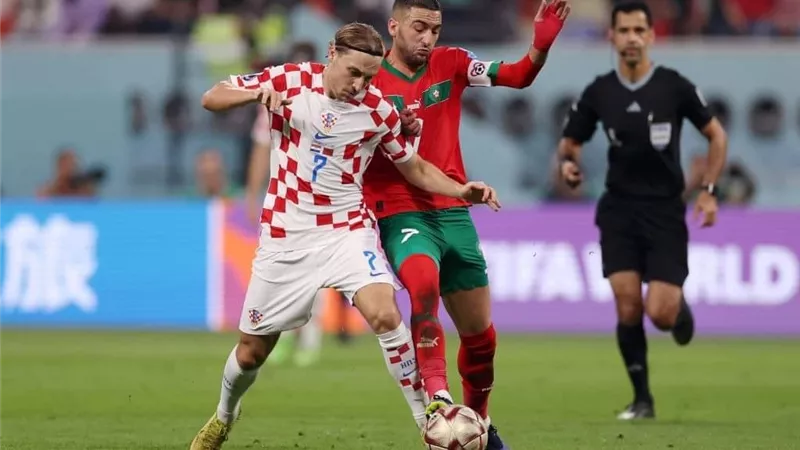لاعبو المغرب يدخلون فى مشادة مع الحكم عقب مواجهة كرواتيا