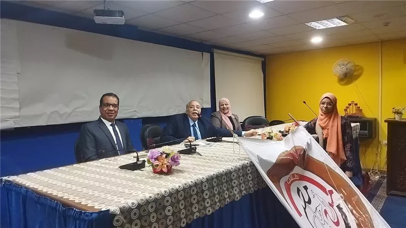 التغيرات المناخية والتنمية المستدامة فى ندوه بجامعة جنوب الوادى