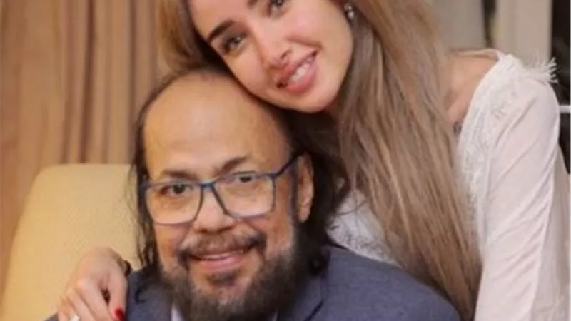 أحن أب عرفته في حياتي.. هنا الزاهد تحيي ذكري ميلاد طلعت زكريا