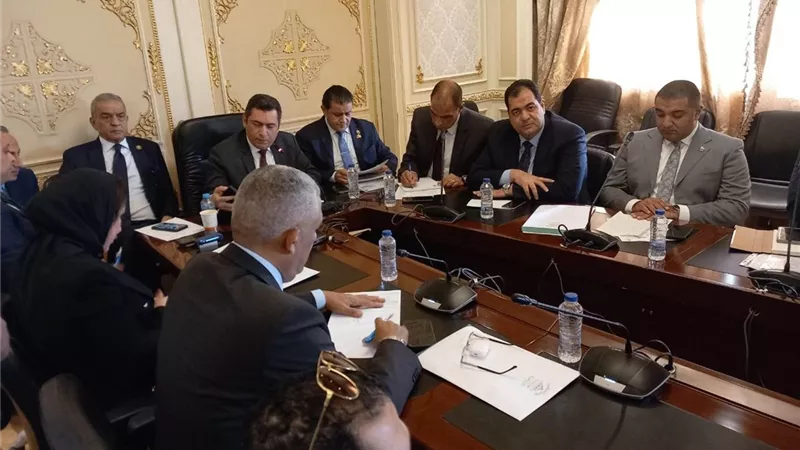 الحكومة تخطر البرلمان بفك حظر تصدير خردة الإستانلس لتوفير العملة