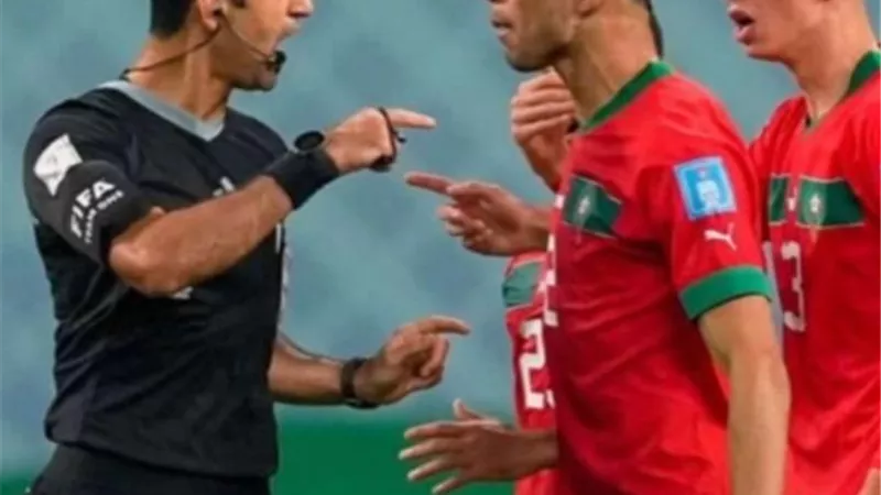 الحكم القطري يقرر التصعيد ضد تجاوزات لاعبو المغرب عقب خسارتهم