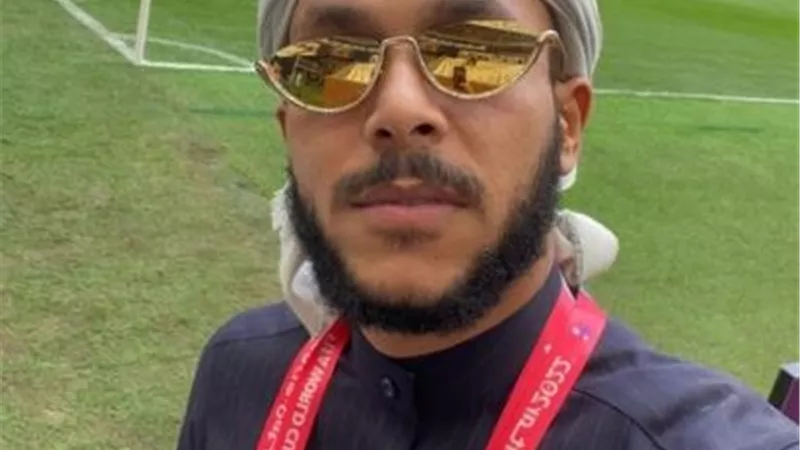 خليجي.. ويجز بالعمة والعباءة فى حفل ختام نهائي كأس العالم