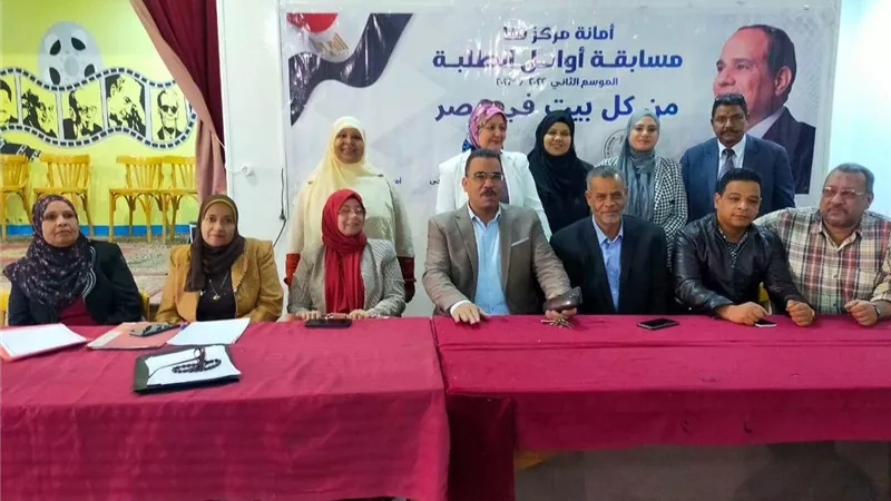 مدير عام ادارة قنا التعليميه يشهد ختام أوائل الطلبه الابتدائية