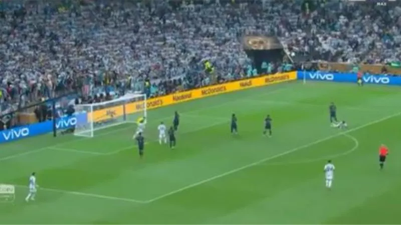 لوريس يتصدى لتصويبة رائعة للاعب الأرجنتين.. فيديو