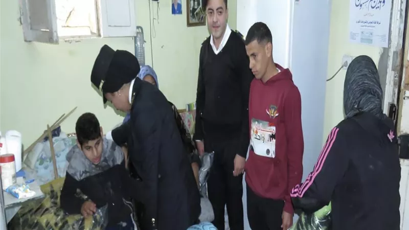 امن الاسماعيلية يعيد طفل من ذوى الهمم ضل الطريق لأسرتة