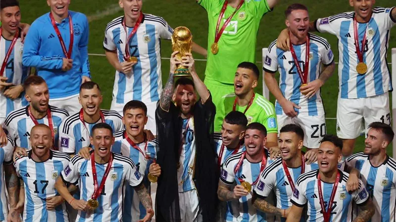 ميسي يصنع التاريخ ويتوج بالأرجنتين بطلاً لمونديال قطر