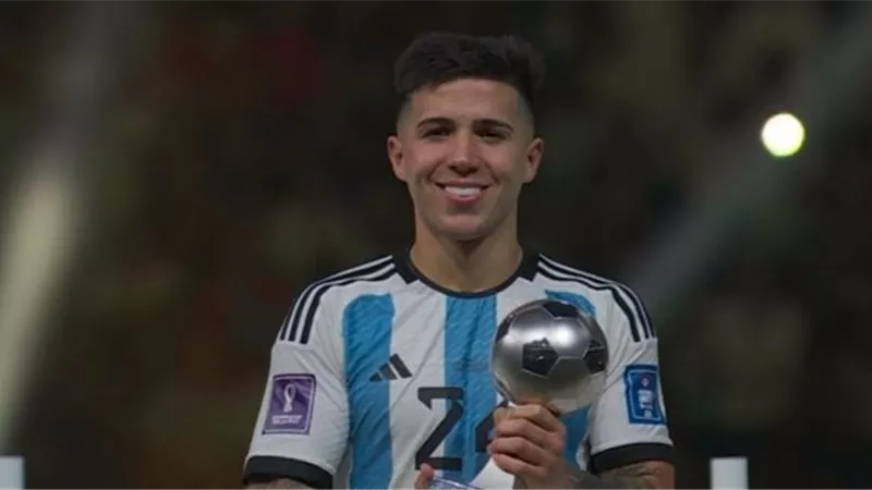 إنزو فرنانديز أفضل لاعب شاب بكأس العالم