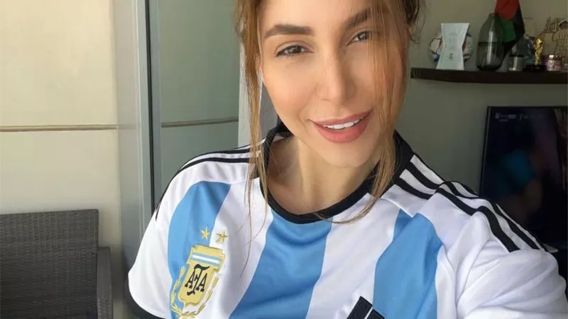 بتيشيرت المنتخب .. يارا تحتفل بفوز الارجنتين