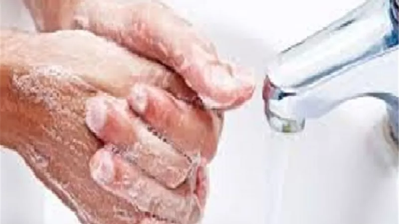 هذاحكم الاستنجاء قبل الوضوء وقول العلماء اذا كان باليد اليمنى