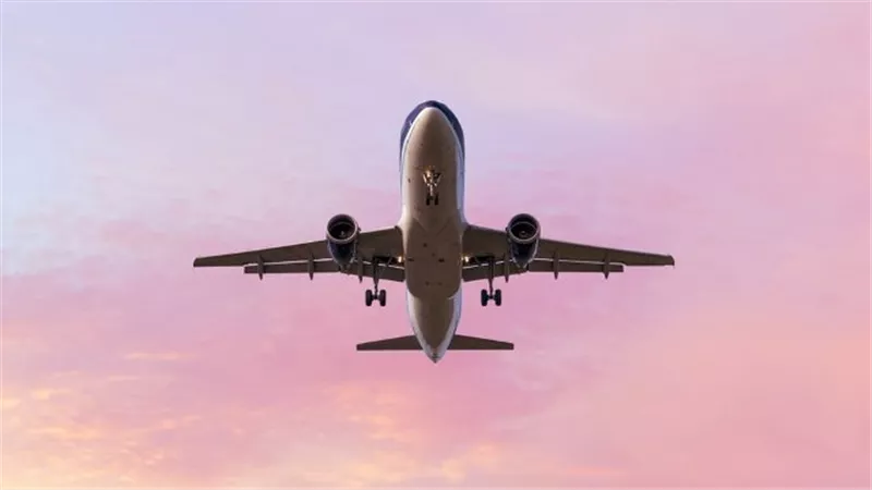 إصابة 36 شخصا جراء تعرض طائرة أمريكية لاضطرابات جوية شديدة