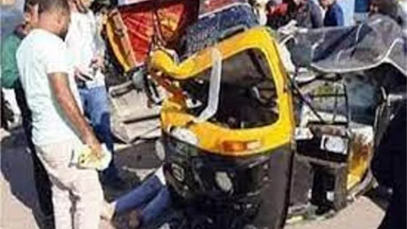 إصابة 3 فى تصادم سيارة نقل وتوك توك ببنى سويف