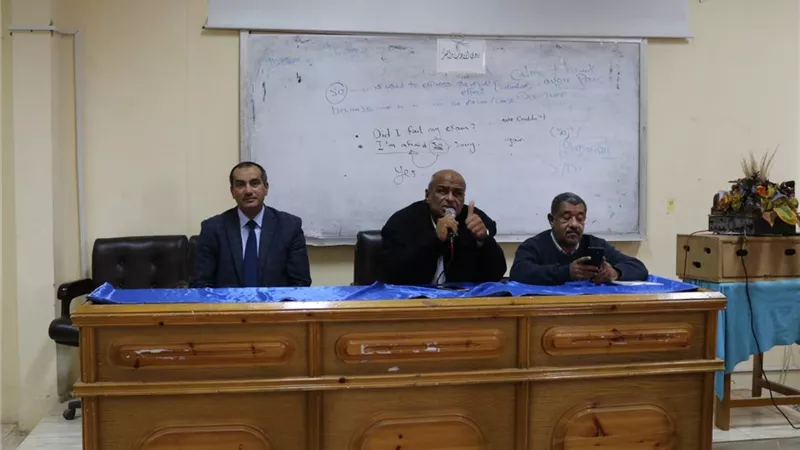 ندوة تثقيفية لطلاب جامعة جنوب الوادي للمشاركة بمشروع محو الأمية