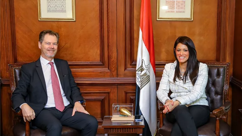 وزيرة التعاون تبحث مع سفير إسبانيا تعزيز التعاون في النقل المستدام