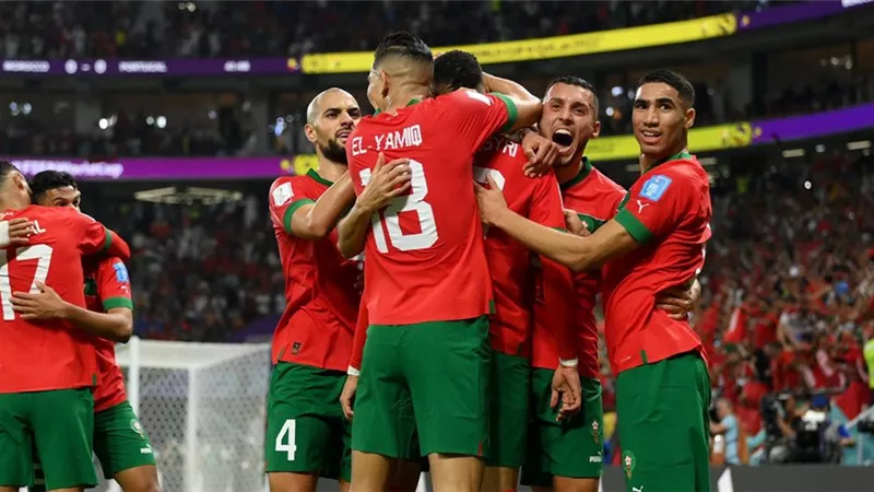 فيفا يحتفي بمنتخب المغرب ضمن 4 فرق استثنائية في كأس العالم