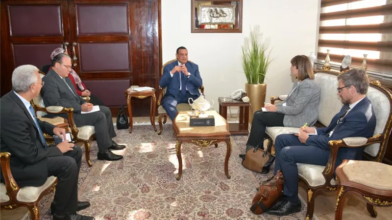 اللواء هشام آمنة : 