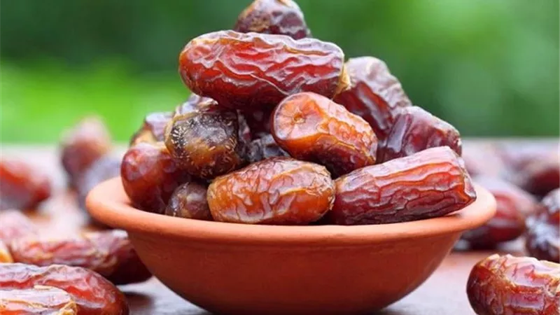 فوائد تناول التمر في الصباح