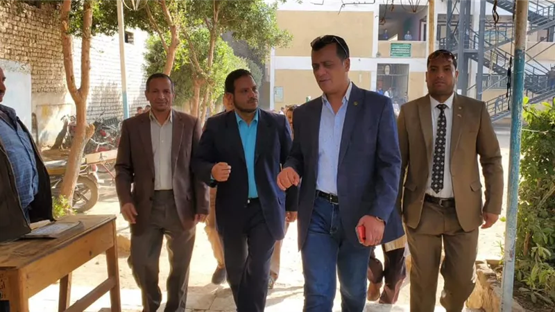 مدير تعليم قنا يحيل مدير مدرسة بفرشوط للتحقيق لعدم انتظام الدراسة