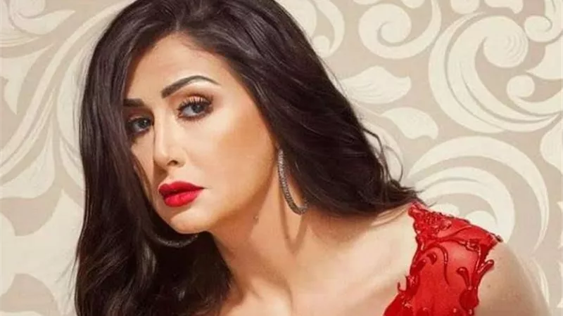 بجيب قصير وجاكت.. غادة عبد الرازق تتالق باحدث جلسة تصوير