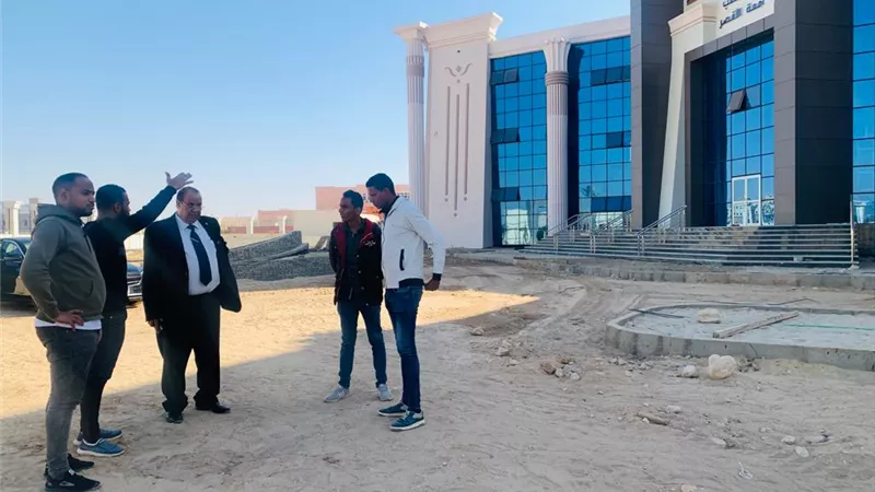 رئيس جامعة الأقصر يتفقد كلية الطب بمدينة طيبة