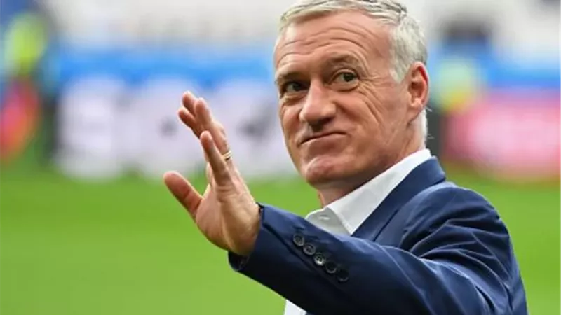 ديشان يحسم مصيره بالاستمرار مع المنتخب الفرنسي