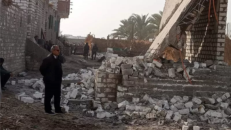 رئيس مركز ومدينة المنيا يقود حملة لإزالة التعديات بقرية تلة