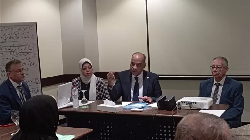 ورشة عمل لتقييم الأنشطة العلمية والتكنولوجية لطلاب الإعدادية