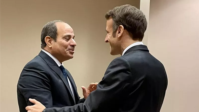 الرئيس السيسي يلتقي بـ ماكرون على هامش مؤتمر 