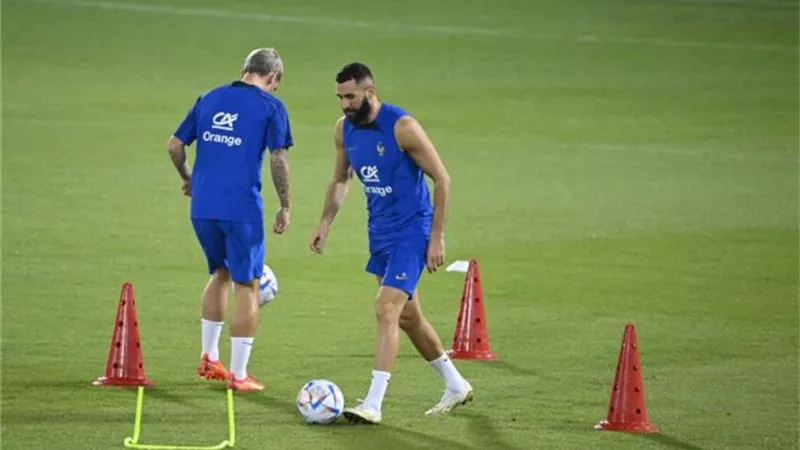 ثنائى فرنسا وراء استبعاد بنزيما من المشاركة فى كأس العالم
