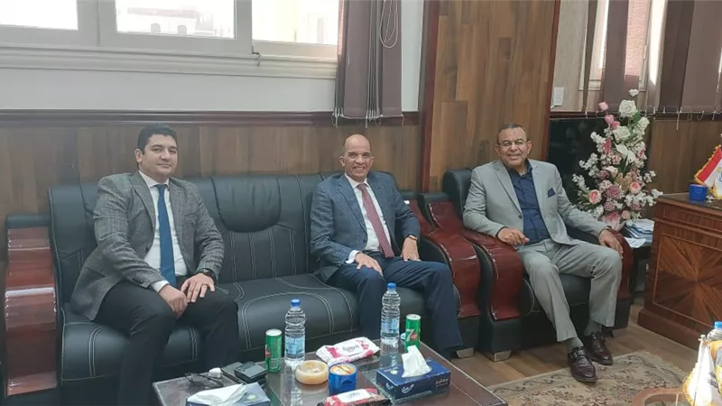 رئيس جامعة بني سويف التكنولوجية يستقبل الرقابة الإدارية بالمحافظة