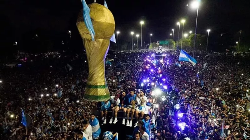 استقبال أسطورى للاعبى الأرجنتين احتفالا بكأس العالم .. صور