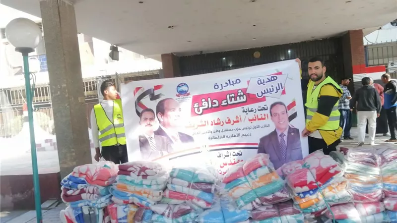 مستقبل وطن بقنا يهدي مستشفيات المحافظة عدد من البطاطين