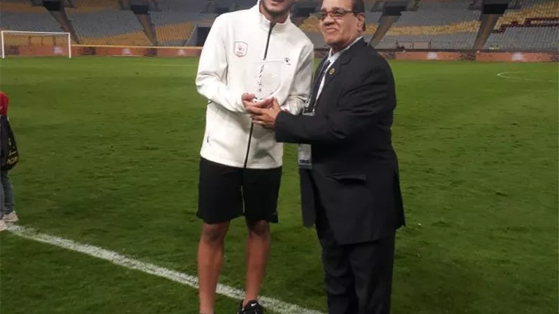 أحمد شريف افضل لاعب فى مباراة الأهلي وفاركو بالدوري ..صورة