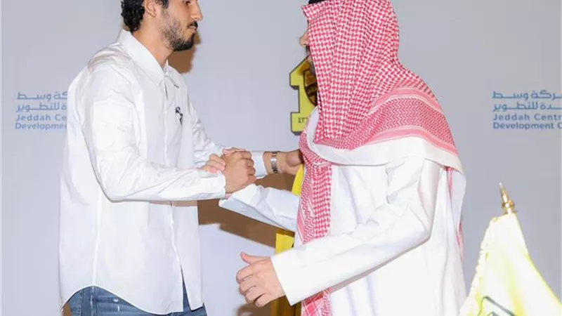 أول تعليق من رئيس اتحاد جدة على تمديد عقد أحمد حجازي