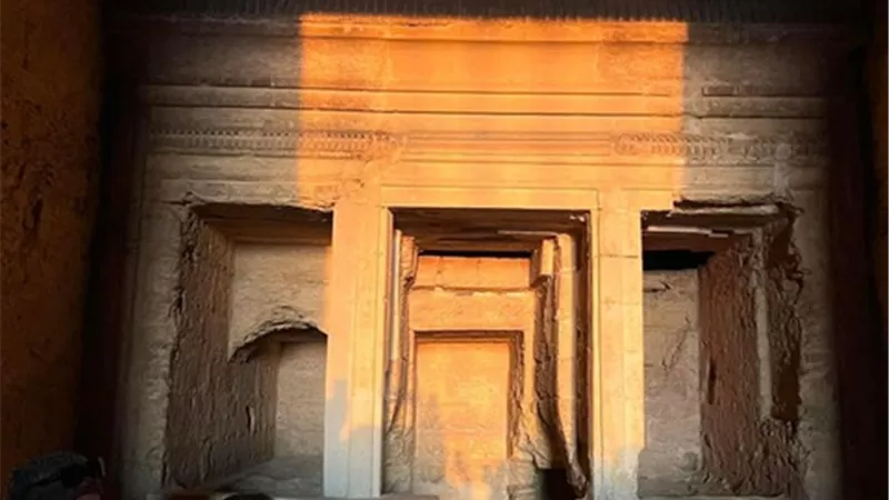 الفيوم تحتفل بظاهرة تعامد الشمس على قدس أقداس معبد قصر قارون