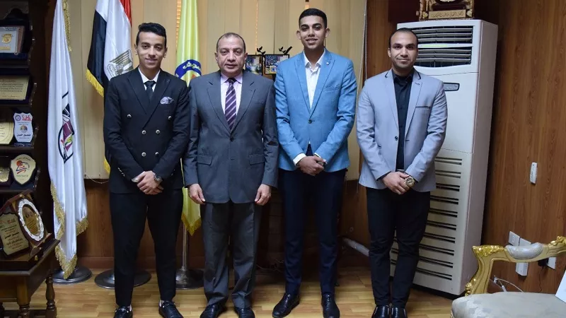 رئيس جامعة بني سويف الأهلية يهنئ اتحاد طلاب الجامعة