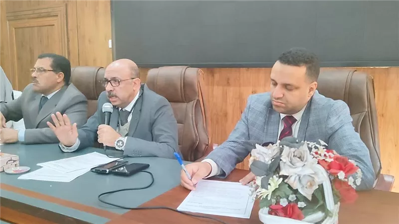 وكيل صحة أسيوط يجتمع بمديري المستشفيات لمناقشة ووضع خطة عمل