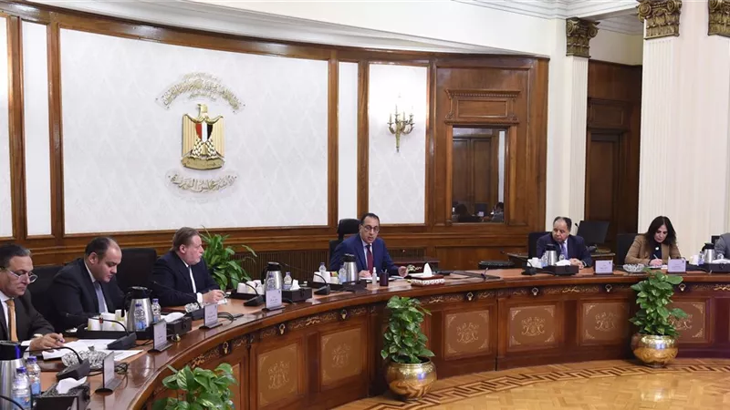 رئيس الوزراء يتابع تطبيق منظومة التسجيل المسبق للشحنات